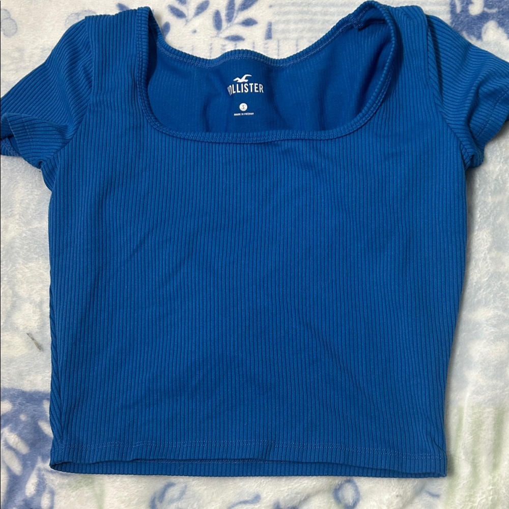 Hollister Women's Vibrant Blue Crop Top
